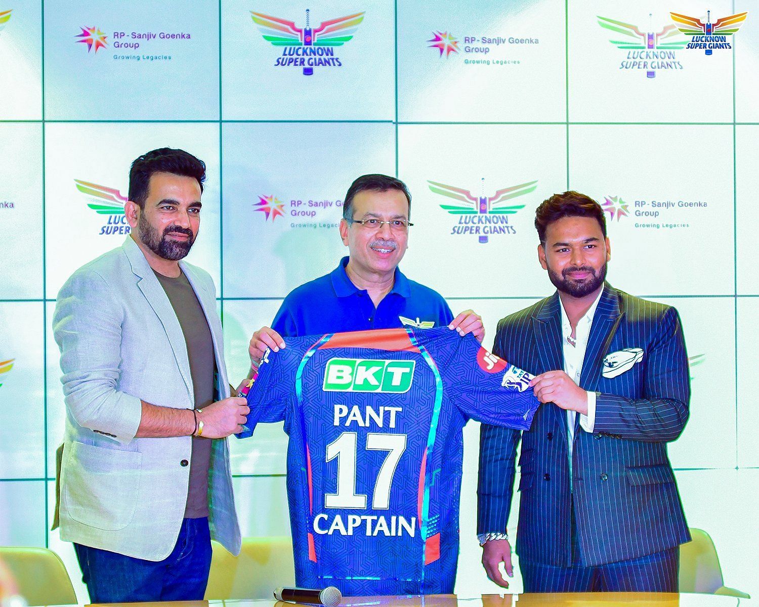 Rishabh Pant with Sanjiv Goenka (M) and Zaheer Khan (L). (Credits: LSG X)